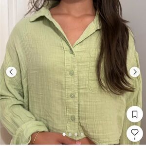 Aeropostale cropped green button down size medium
